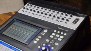 Mezcladora QSC Touchmix 30 TM30